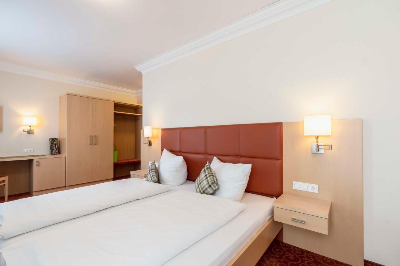 Hotel Dirsch Wellness & Spa Resort Emsing エクステリア 写真