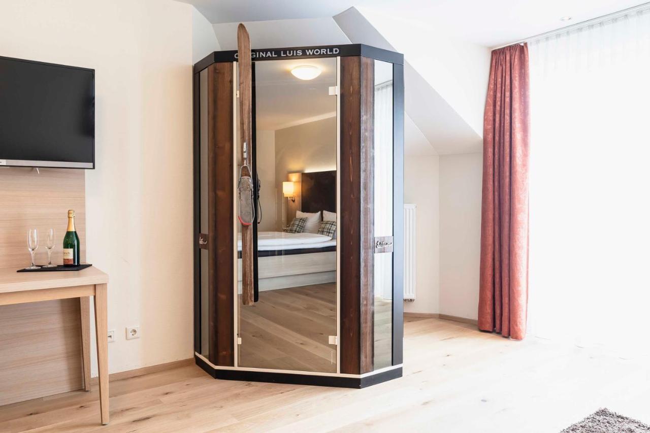 Hotel Dirsch Wellness & Spa Resort Emsing エクステリア 写真