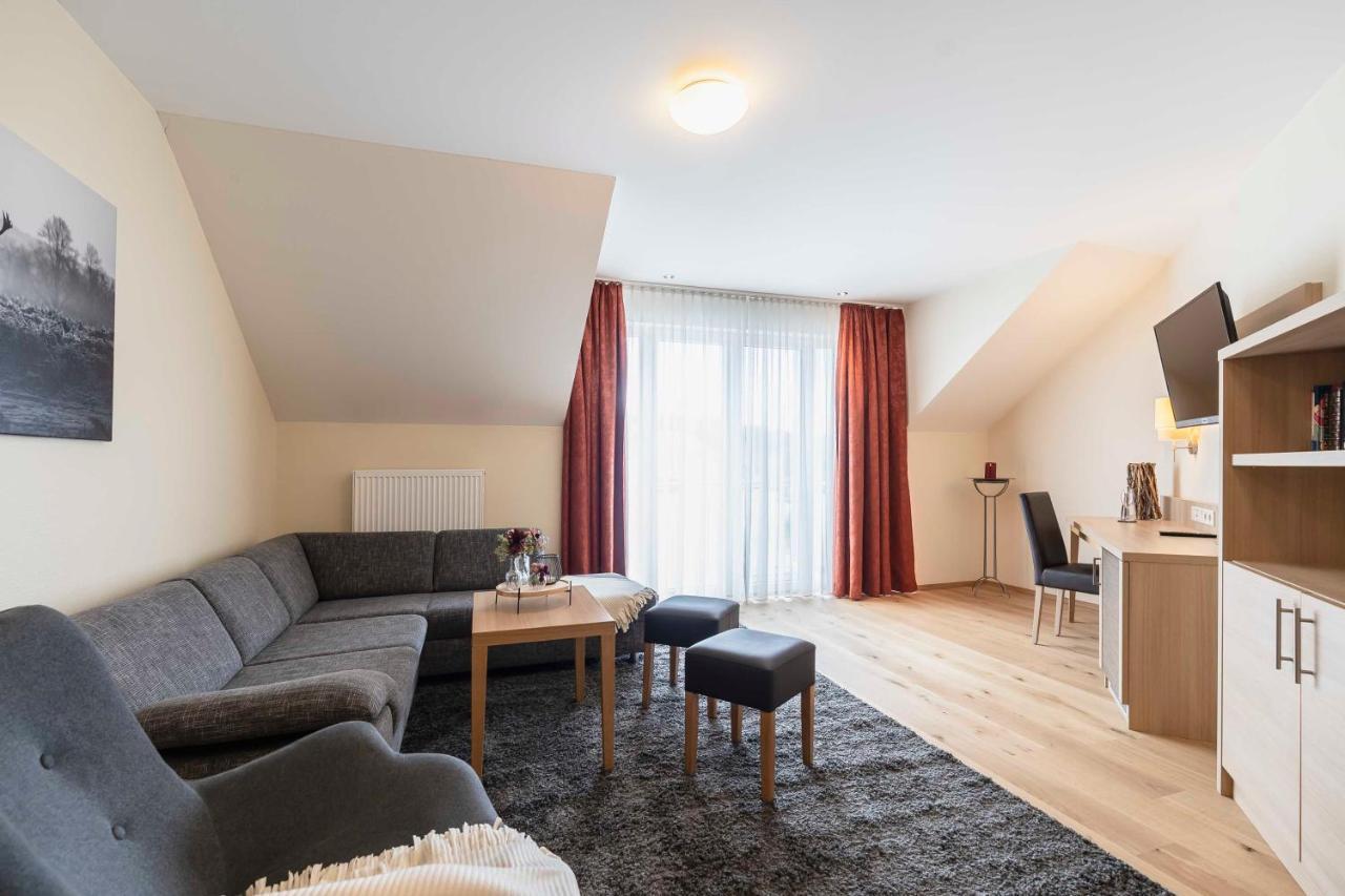 Hotel Dirsch Wellness & Spa Resort Emsing エクステリア 写真