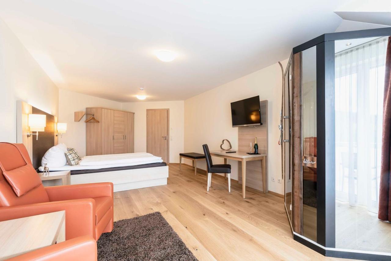 Hotel Dirsch Wellness & Spa Resort Emsing エクステリア 写真