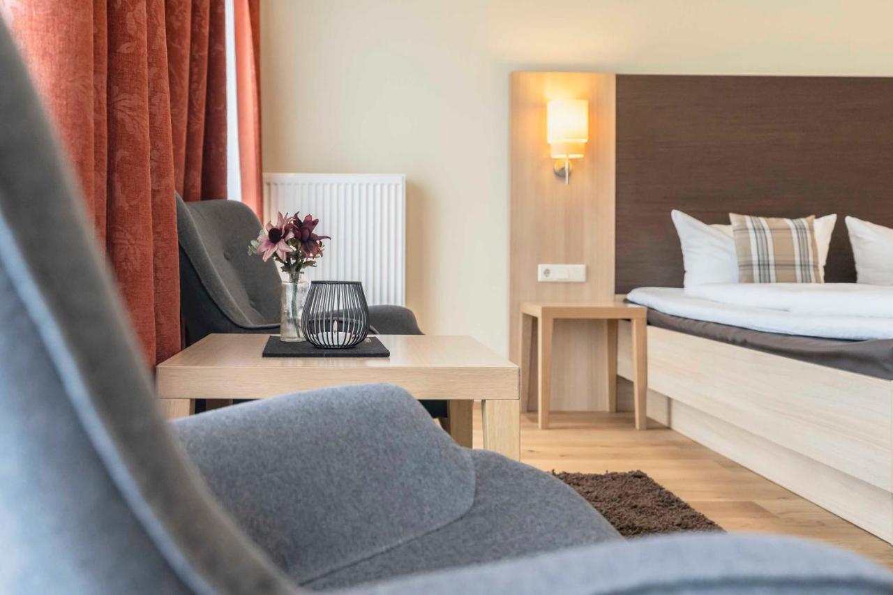 Hotel Dirsch Wellness & Spa Resort Emsing エクステリア 写真