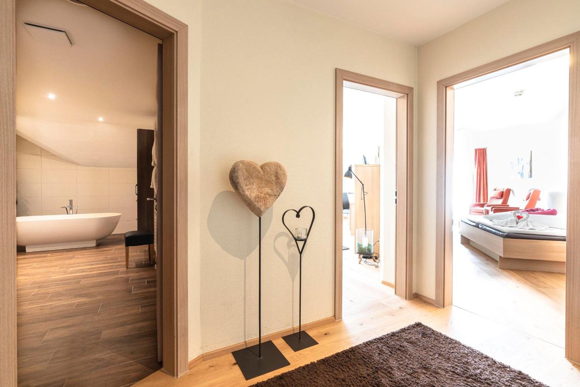 Hotel Dirsch Wellness & Spa Resort Emsing エクステリア 写真