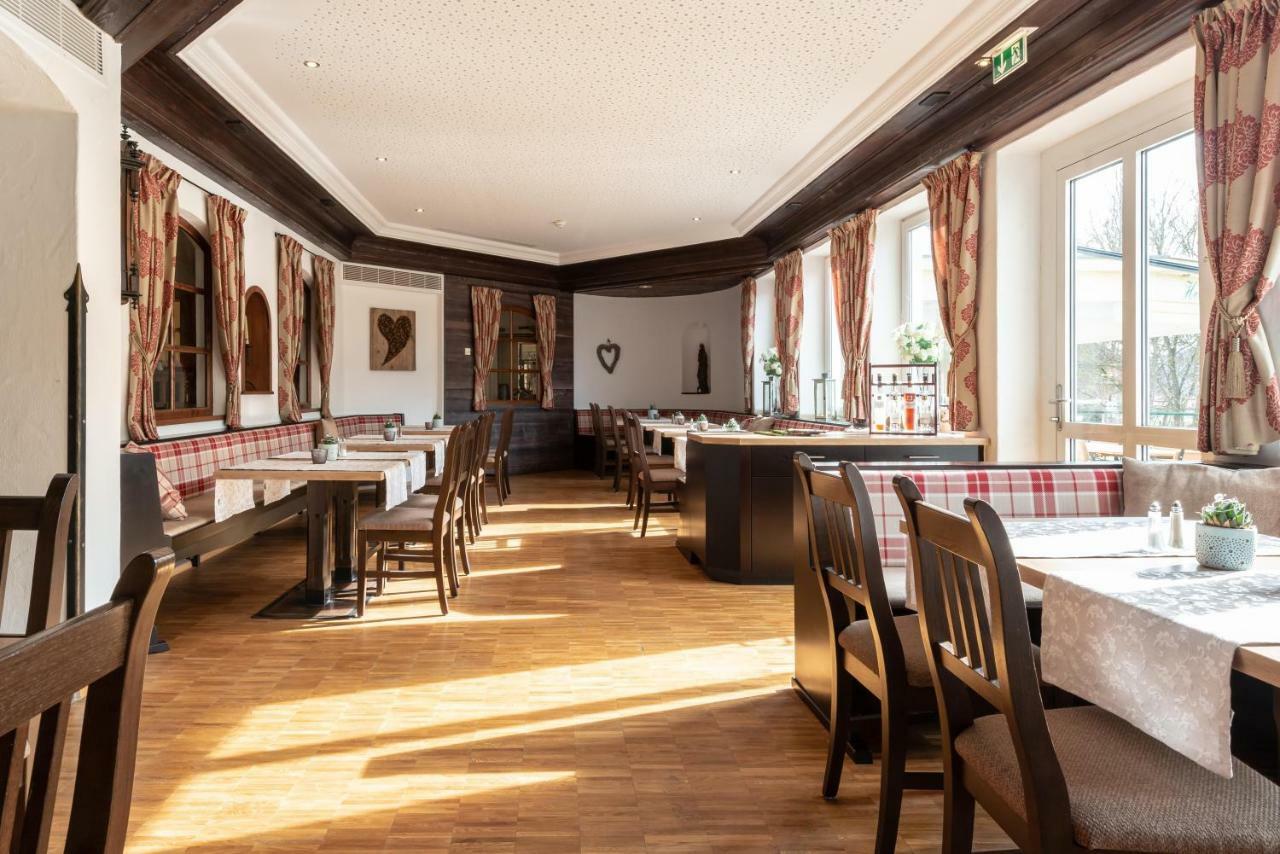 Hotel Dirsch Wellness & Spa Resort Emsing エクステリア 写真