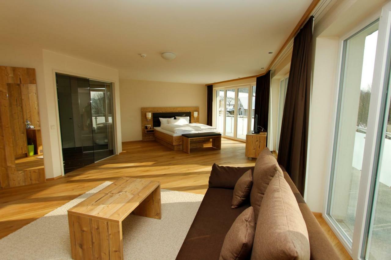 Hotel Dirsch Wellness & Spa Resort Emsing エクステリア 写真