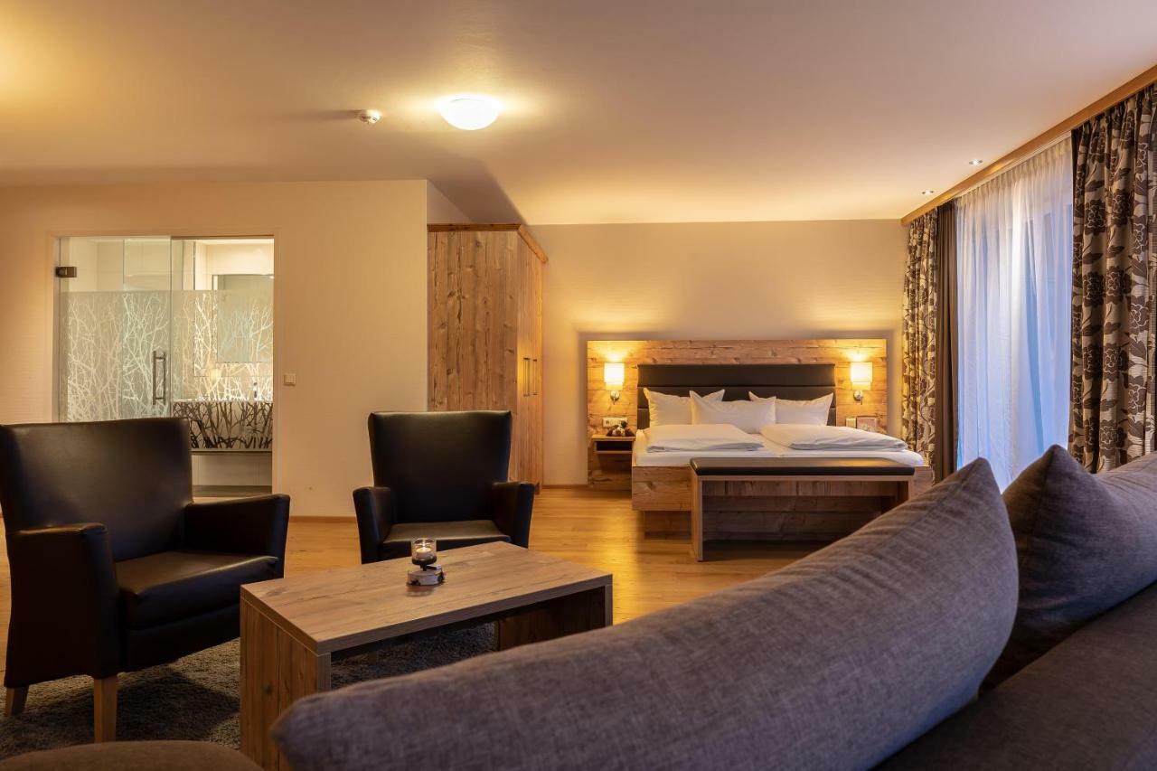Hotel Dirsch Wellness & Spa Resort Emsing エクステリア 写真