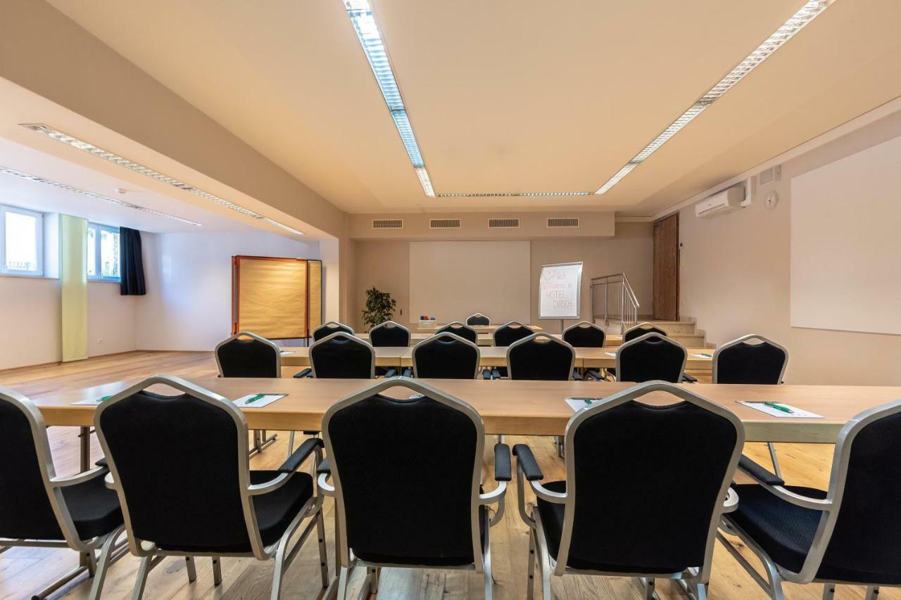 Hotel Dirsch Wellness & Spa Resort Emsing エクステリア 写真